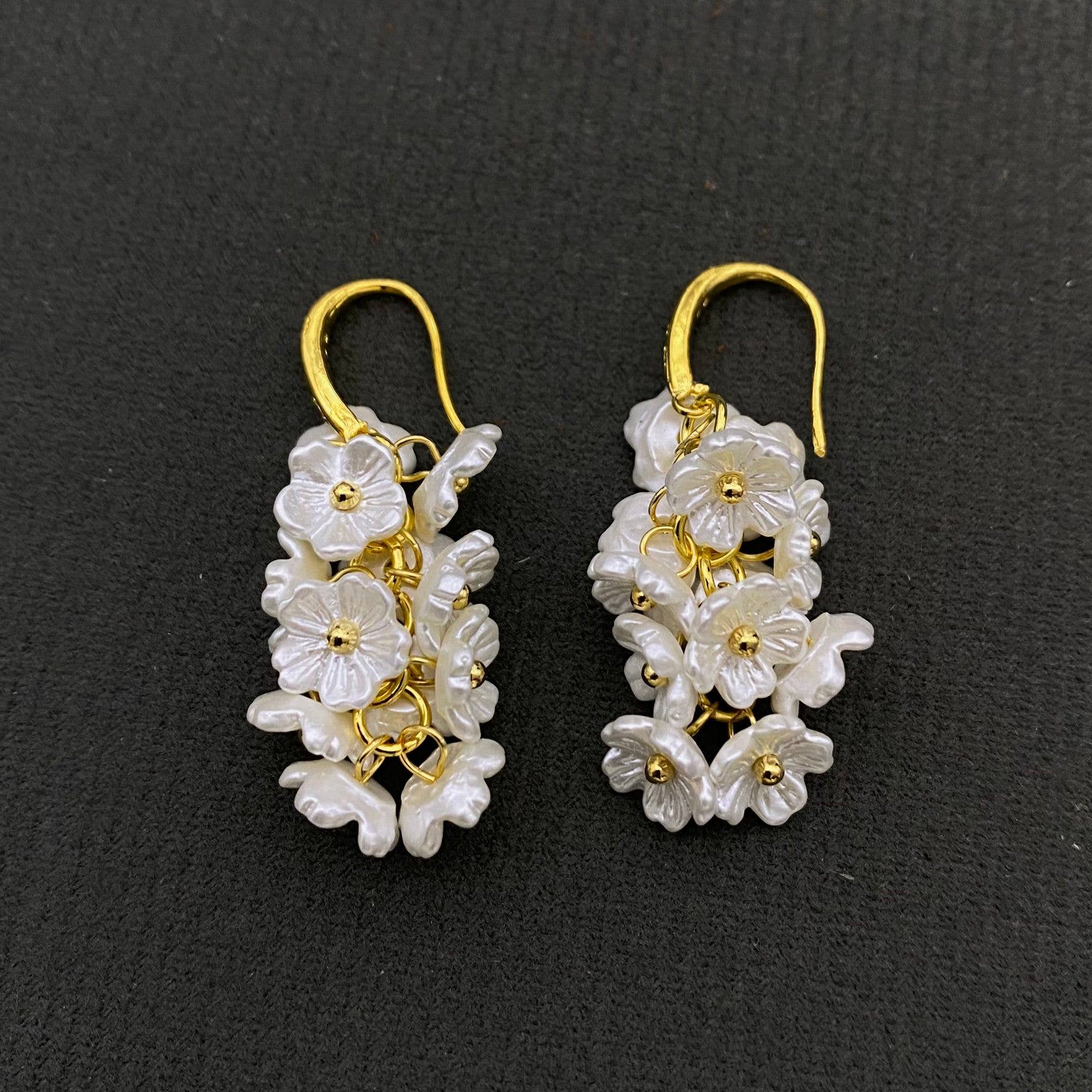 Mio Queena - Wholesale Dangle Earrings - White Flower Fringe Earrings2