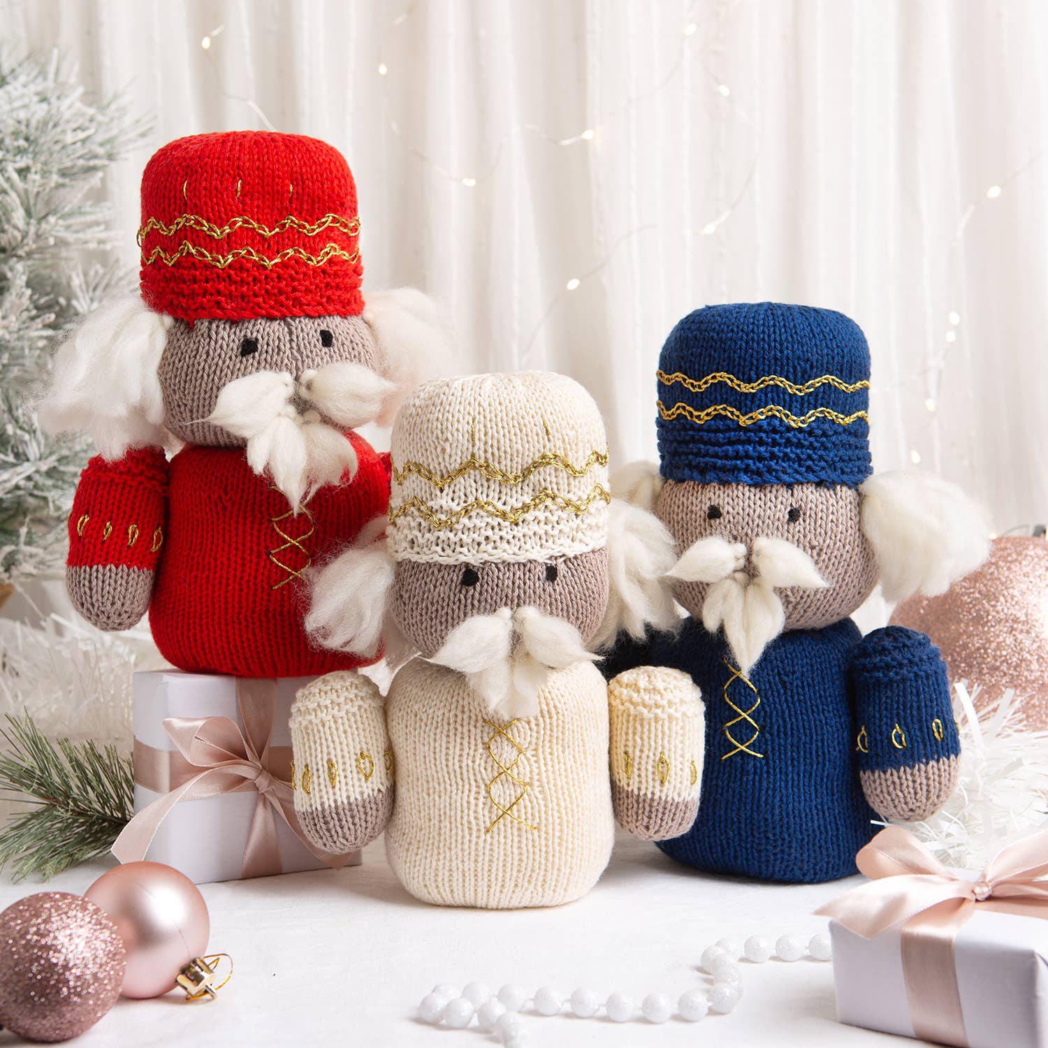 Wool Couture Company - Vente Kit de bricolage - Kit de tricot facile Clarence Nutcracker Christmas7