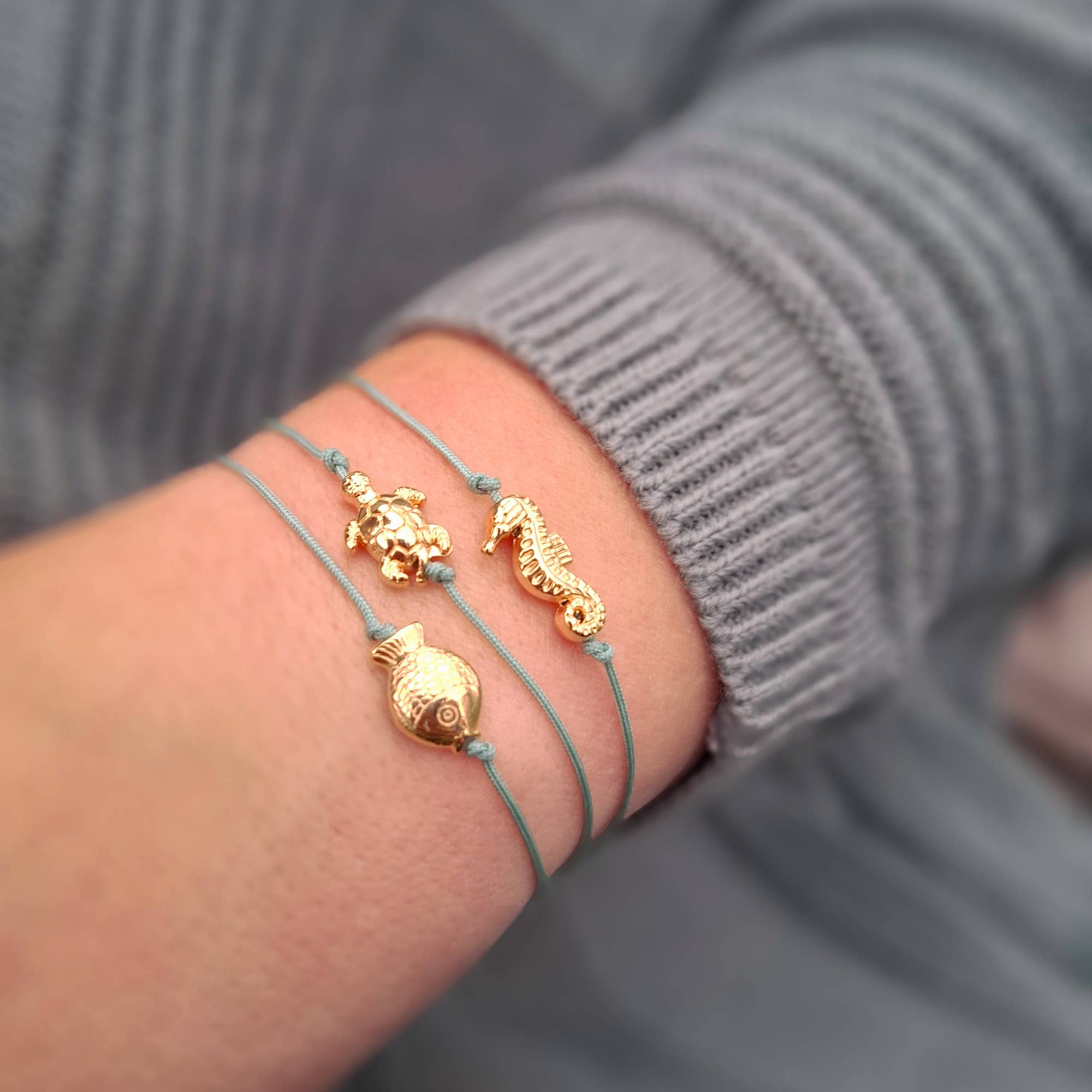 Bow & Hummingbird - Wholesale Charm/Dangle Bracelet - Wristband on card - Seahorse - Submerge4