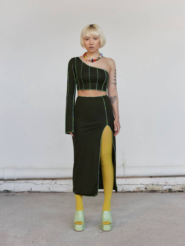 Azy cropped top med én ærme for engroshandel hos Revelation Of The New Fashion