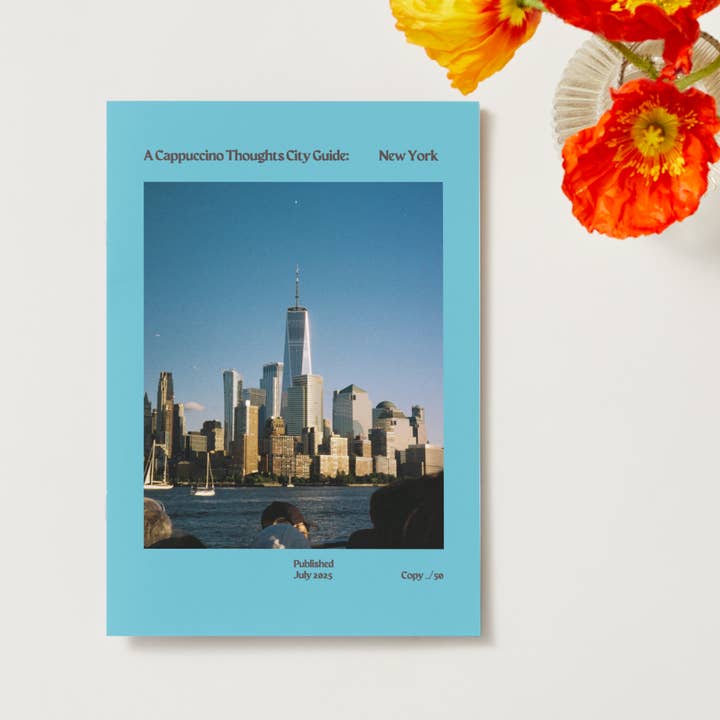 Magazine de mode de vie – Pensées Cappuccino pour la vente par Claire Akkan