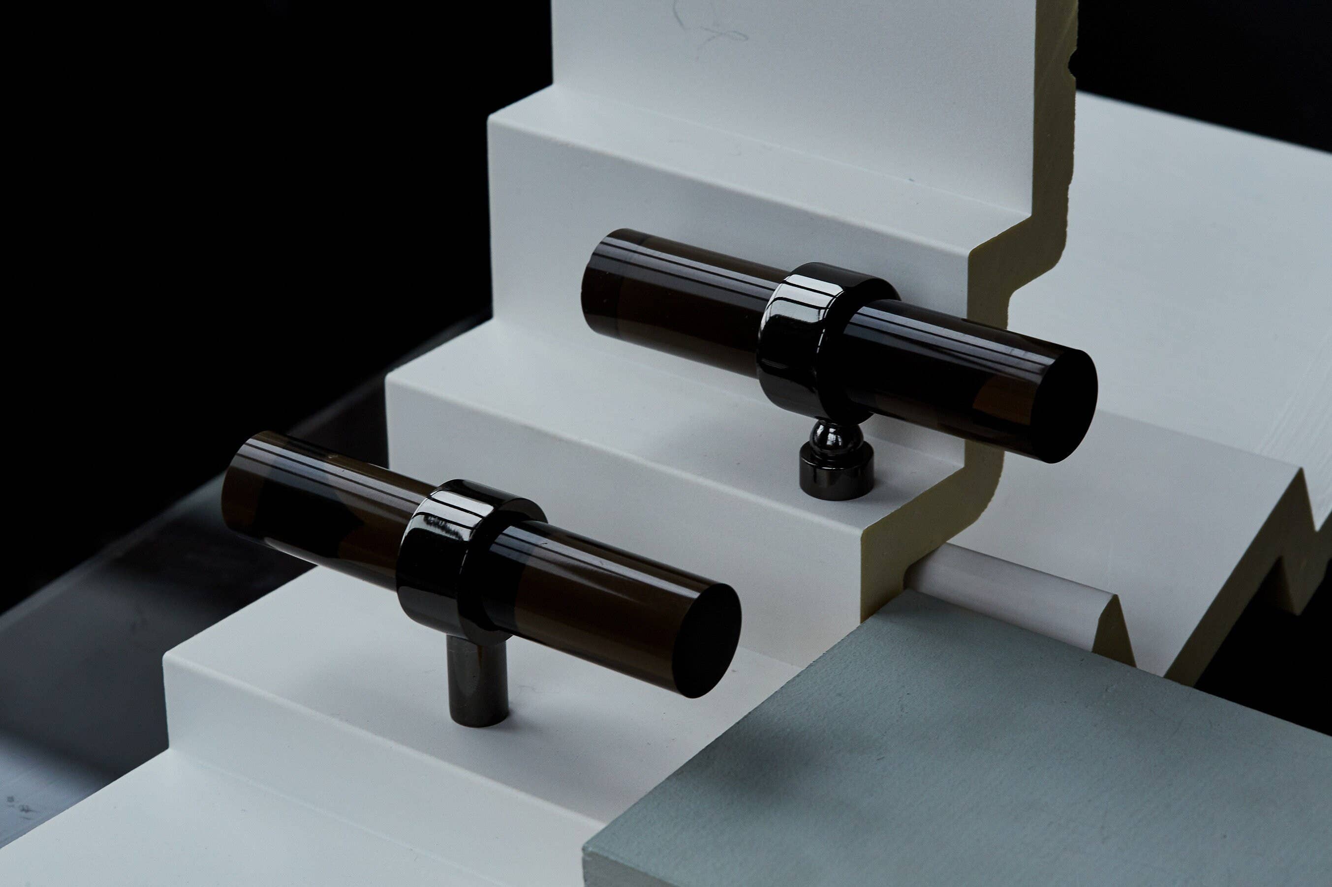 LuxHoldups - Venta al por mayor Pomos/tiradores - Tiradores de Cajones y Pomos de Armario de Latón Lucite de Luxholdups2