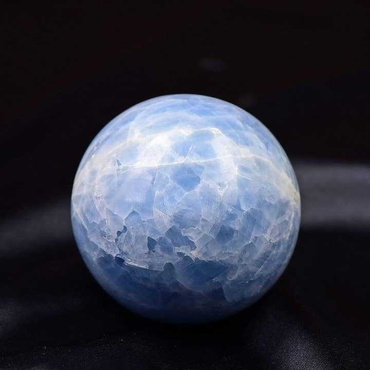 AmazeU - Wholesale Crystal Charging Plate - Blue Calcite Crystal Sphere (1 kg/2.2 lbs pack) 2