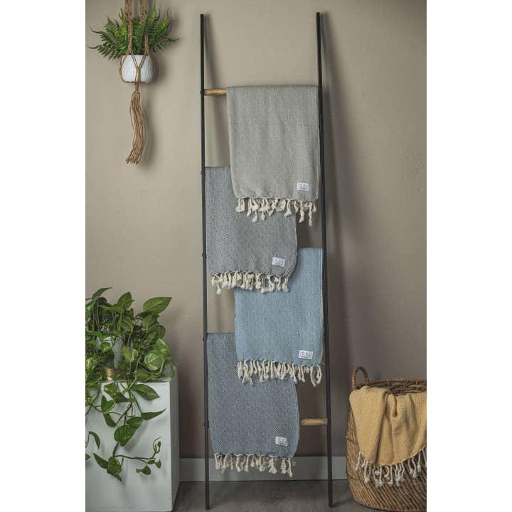 The Bali Market - Wholesale Bath Towel - Diamond Design Bath Towel with Unbleached Tassels