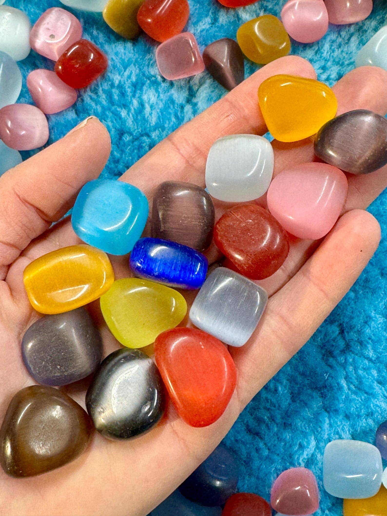 Elf Kendal Hippies – Engroshandel Spirituelle sten og krystaller – Katteøje tromlet 15-25mm sten af alf regnbue katteøje ædelstene6