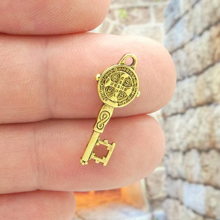 Vintage 18k Woven Gold Key Chain With Religious Medal and Gold Key