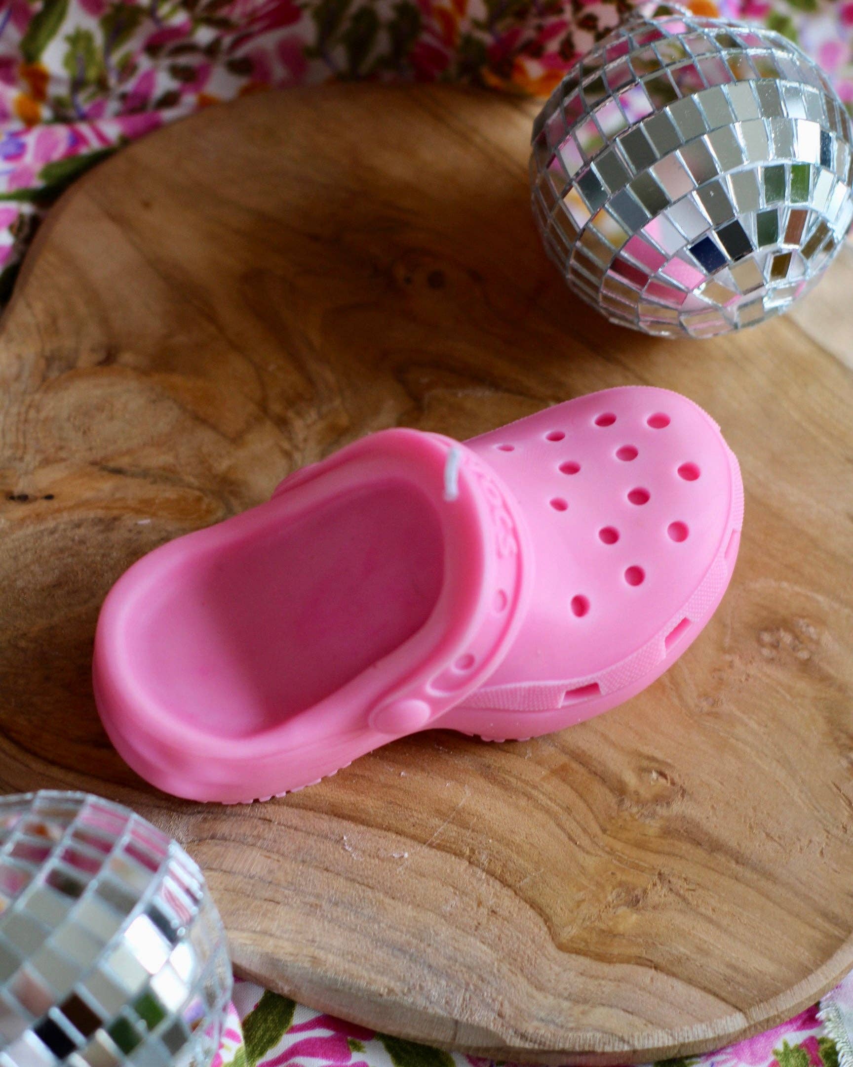 Meet me at the corner - Wholesale Novelty Candle - Crocs candle8