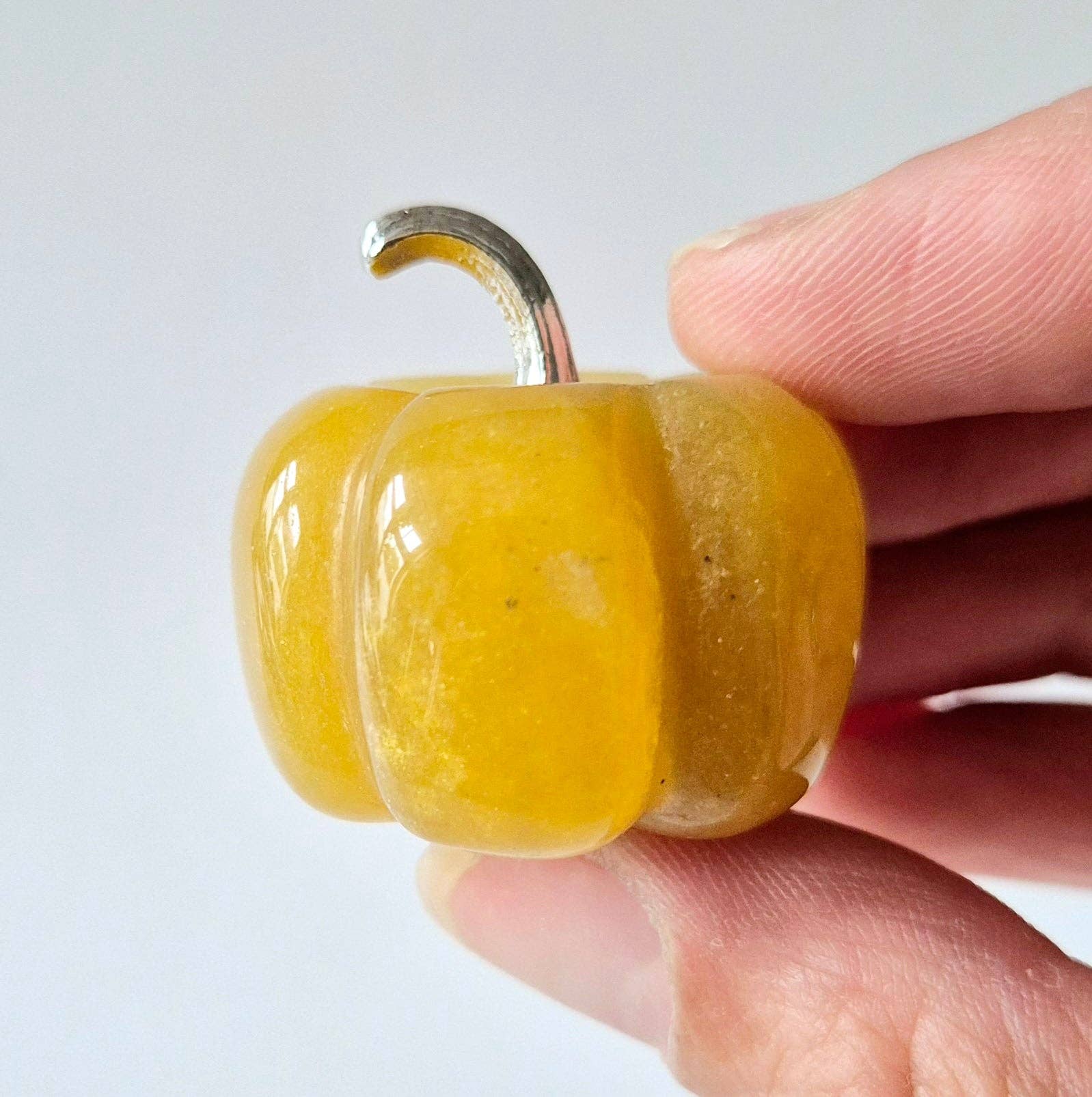 Moonlight Gemstones - Wholesale Spiritual stone/crystal - Mini Yellow Jade Pumpkin – 20mm Gemstone Decoration (Halloween)