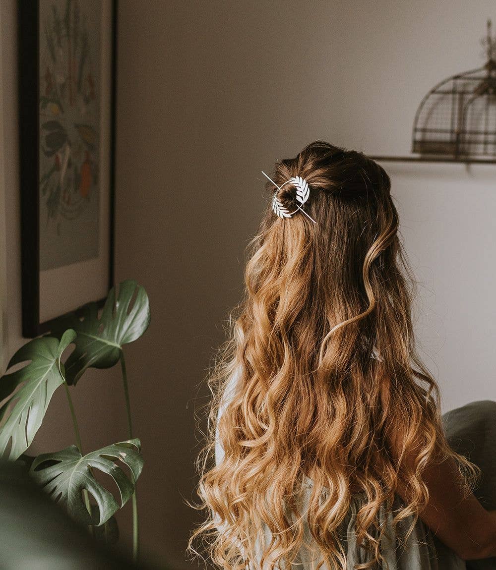 Matr Boomie Fair Trade – Großhandel Haarnadeln – Kavya Haarspange mit Stäbchen, Silver Fern1