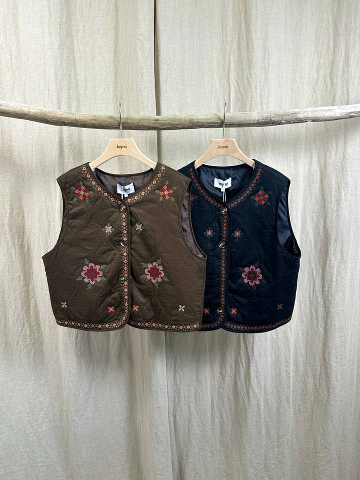 Joyna - Wholesale Outerwear Vest - Women's - Quilted sleeveless vest with floral embroidery J520601