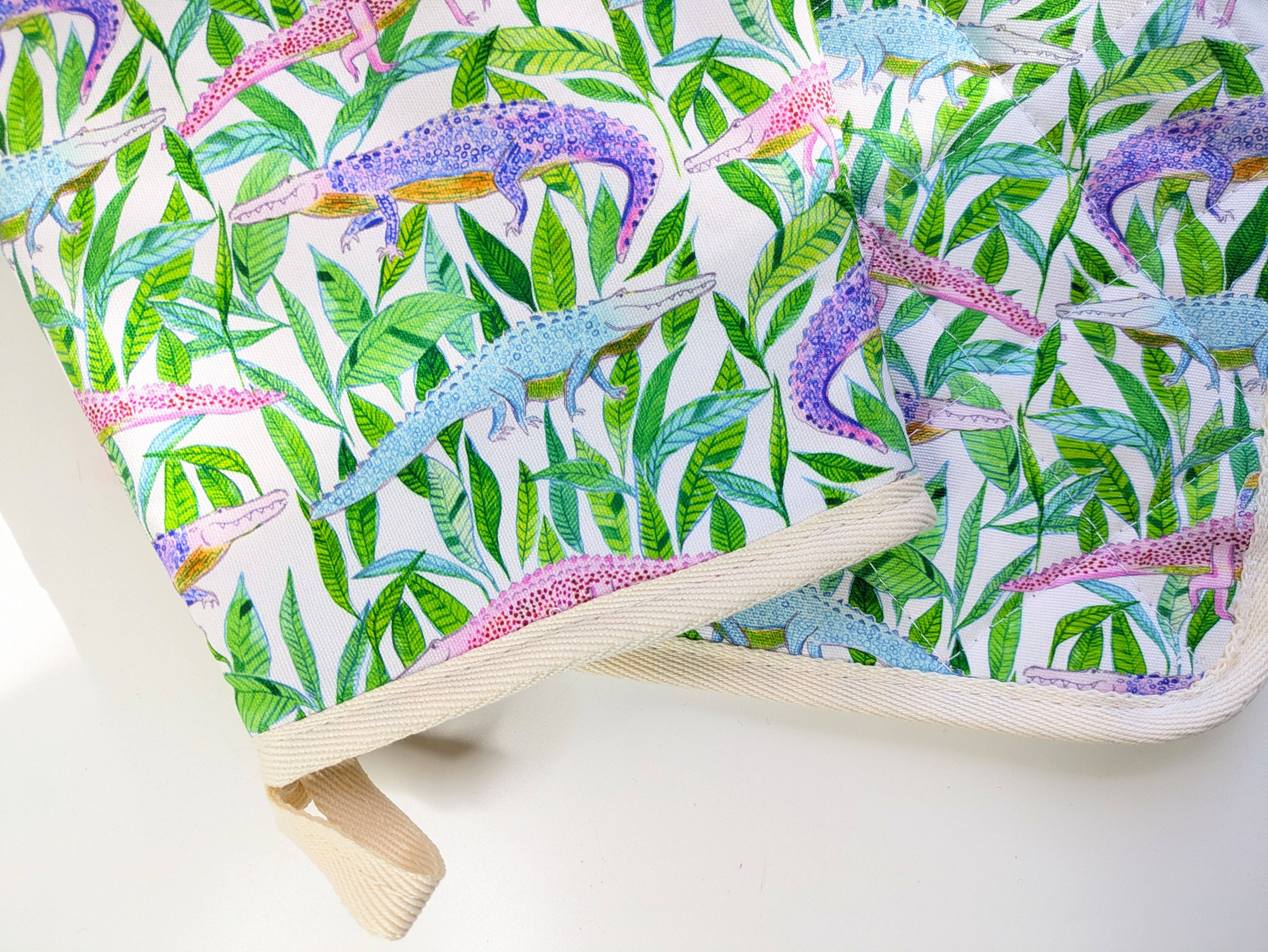 Natalie V. Mason - Wholesale Oven Mitt/Pot Holder - Oven Mitt & Pot Holder Set - Alligators (white)9