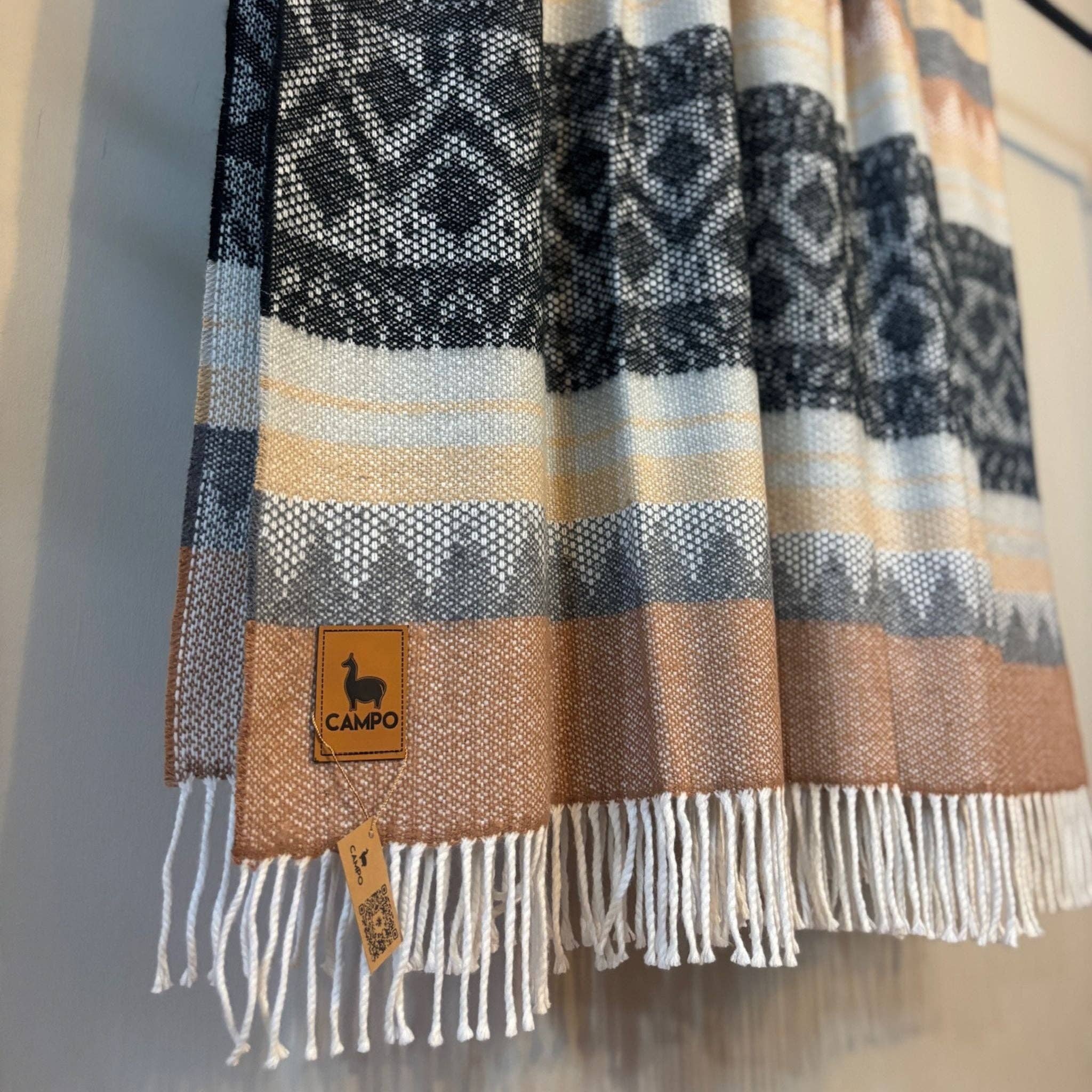 Campo Alpaca - Wholesale Throw Blanket - Tri-Color Woven Alpaca Blanket1