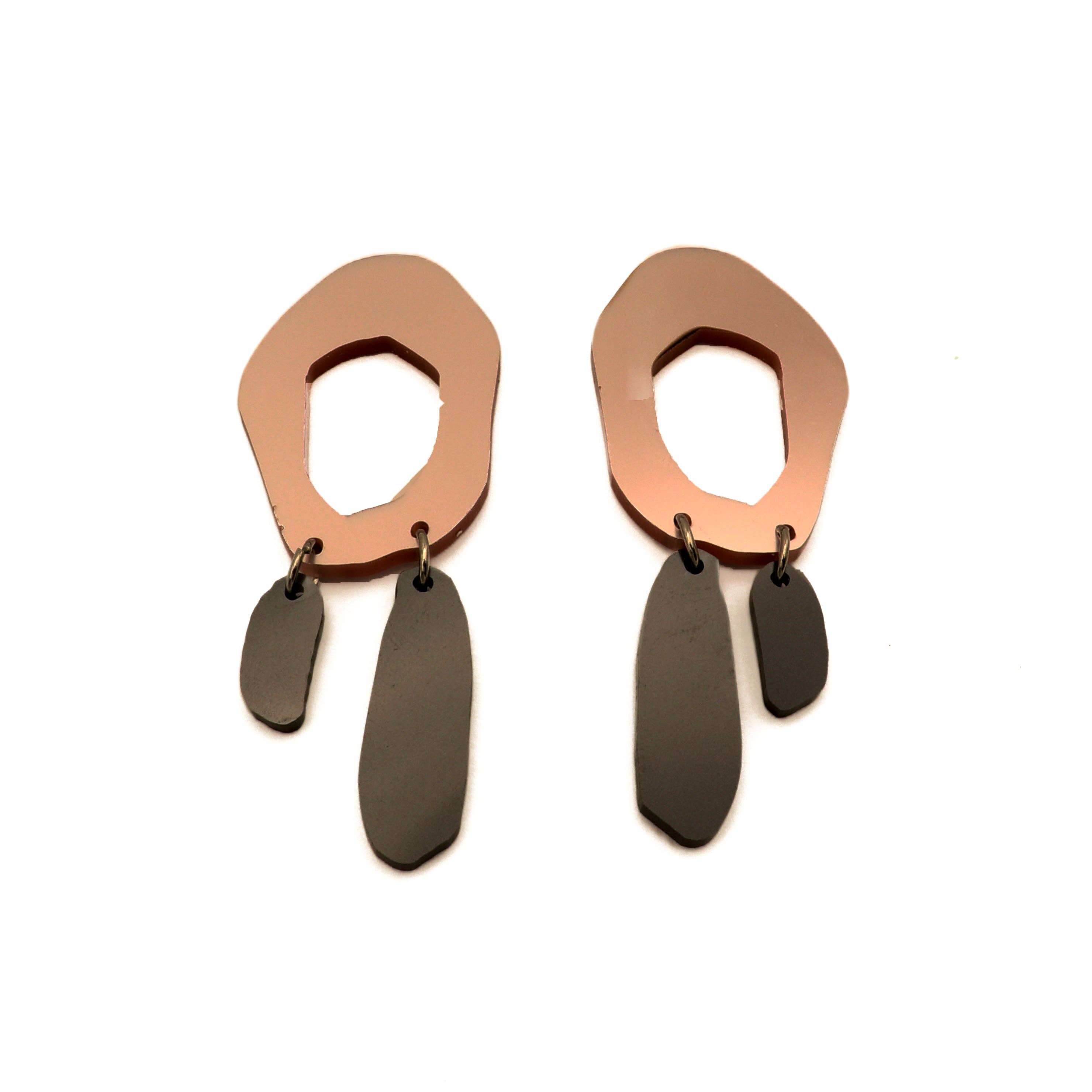 dconstruct – Engroshandel Hængeøreringe og creoløreringe – Metalliske asymmetriske dråbeøreringe7