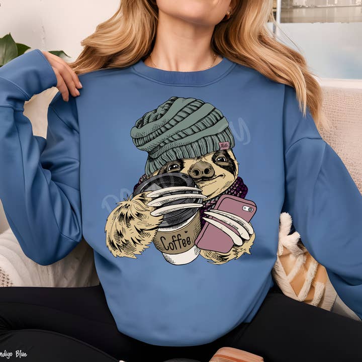 Winter Sloth & Coffee - Sweatshirt pour la vente par Cash & Drix Wholesale