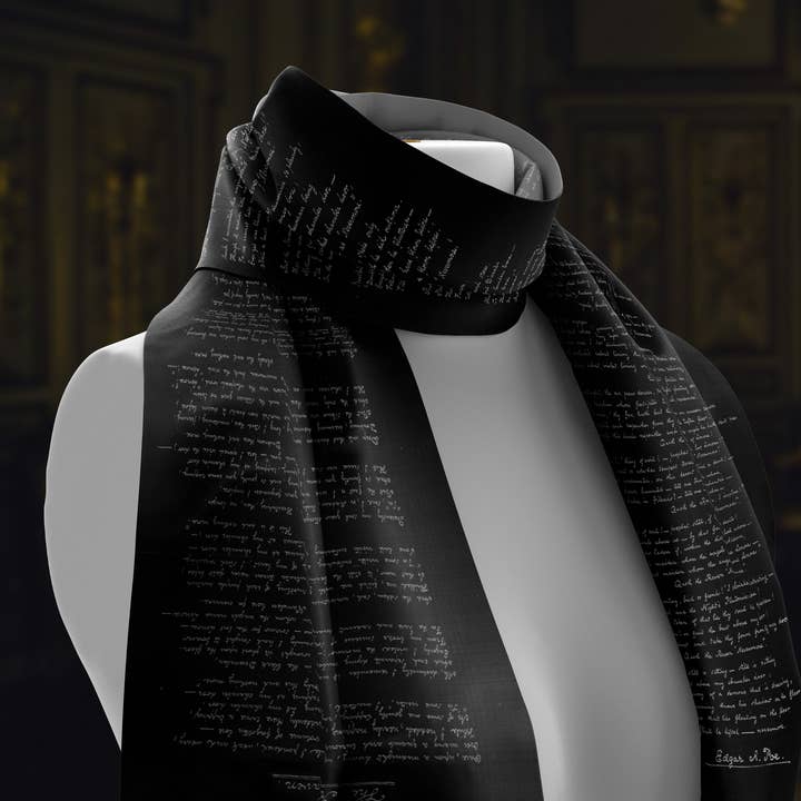 Manuscrit The Raven d'Edgar Allan Poe, écharpe longue luxueuse et cache-tête bohème, fabriqué sur commande, fait main et sans cruauté envers les animaux pour la vente par Ebon et Noir LLC