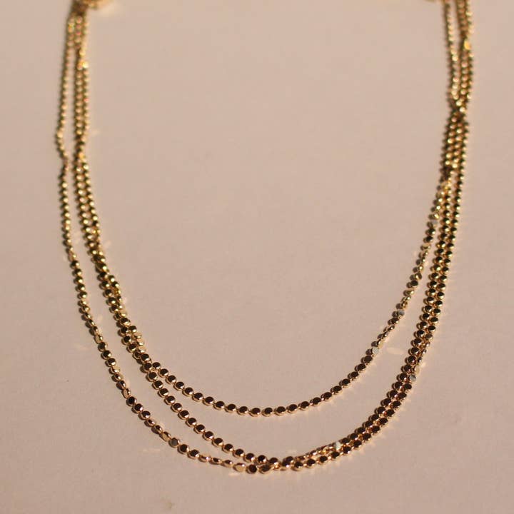 Halsketting met drie kettingen en stippen in lagen | Demi Fine Jewelry voor wholesale door GYS