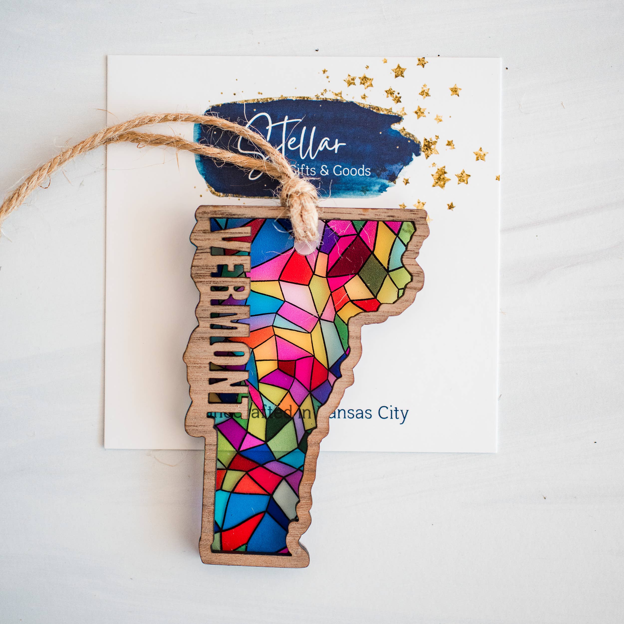 Stellar Gifts & Goods Wholesale - Vente Objets de décoration - Ornements - Vitrail Fête d'État - Noël Local27