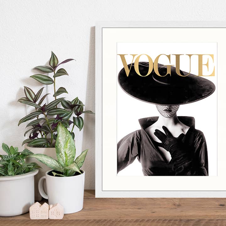 Weiss Vogue-Coverbild als Wandkunstdruck mit Rahmen für den Großhandel auf Faire4