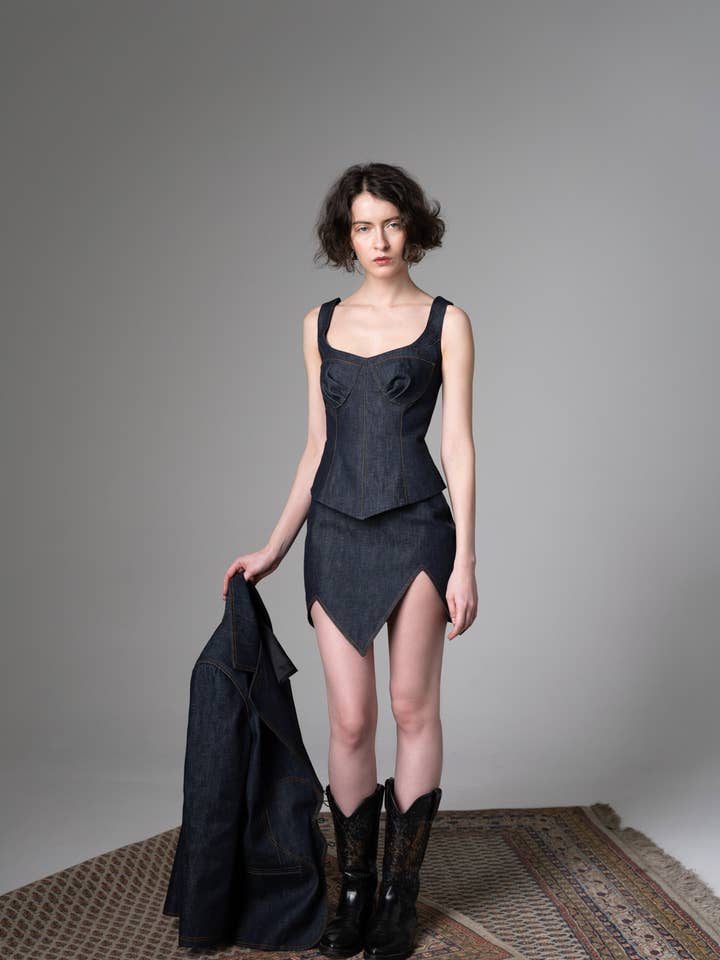 Die charakteristische Jeansrock für den Großhandel von FUTURE PLANET OF STYLE