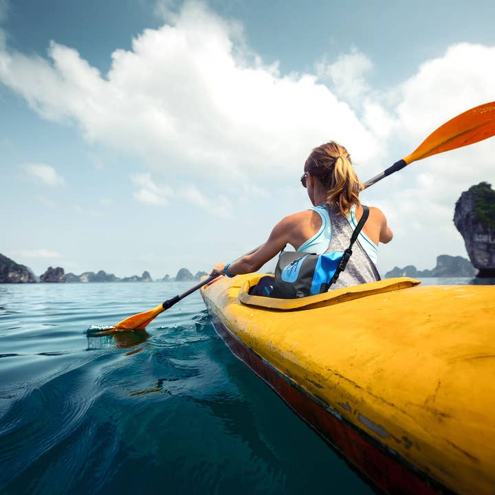 Assortimento di borse a tracolla impermeabili da viaggio estivo da 8 pezzi per la vendita all'ingrosso da parte di Nupouch / Nufoot