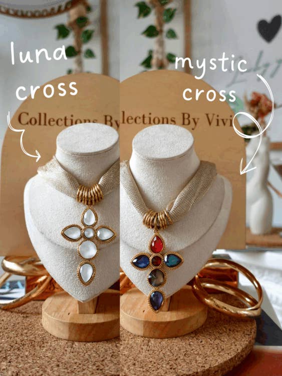 Collane con Croce e Girocollo Trasparente | Gioielli Stratificati Fatti a Mano per la vendita all'ingrosso da parte di Collections By Vivi