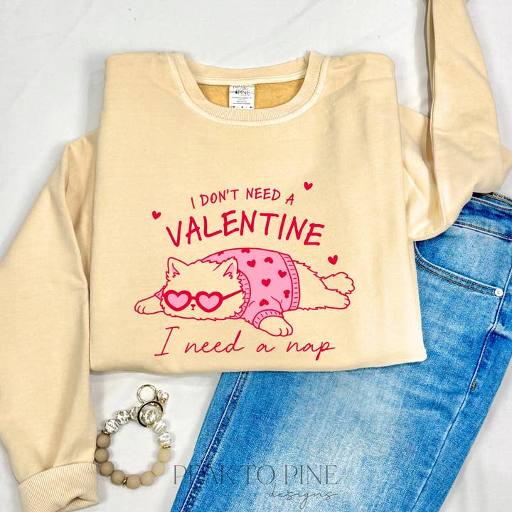 J'ai besoin d'une sieste - Sweatshirt pour la vente par Peak To Pine Designs