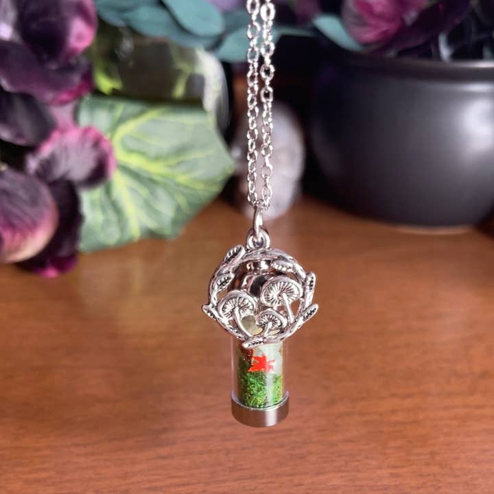 Moondust and Raven – Großhandel Kette mit Anhänger/Charm – Waldzauber-Amulett-Halskette mit Zauberfläschchen, Kristallschmuck im Hexenstil2