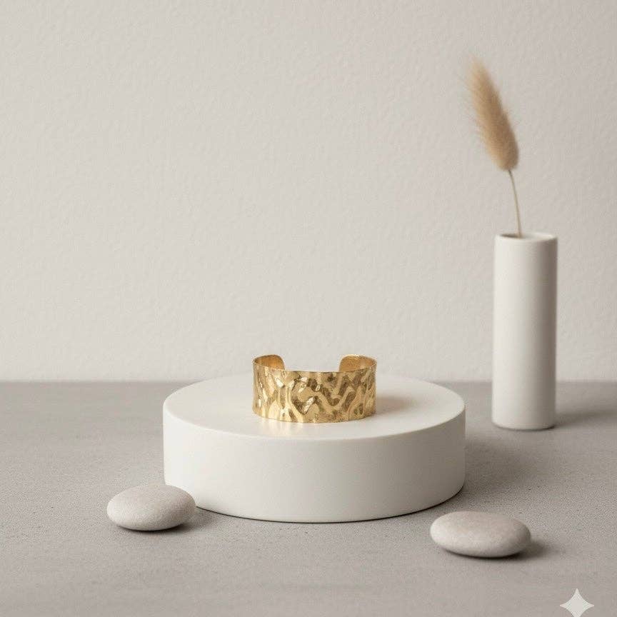 DUESTELLE ITALIA - Wholesale Cuff Bracelet - Aurora Cuff – Hammered Gold Waterproof Rigid Bracelet2