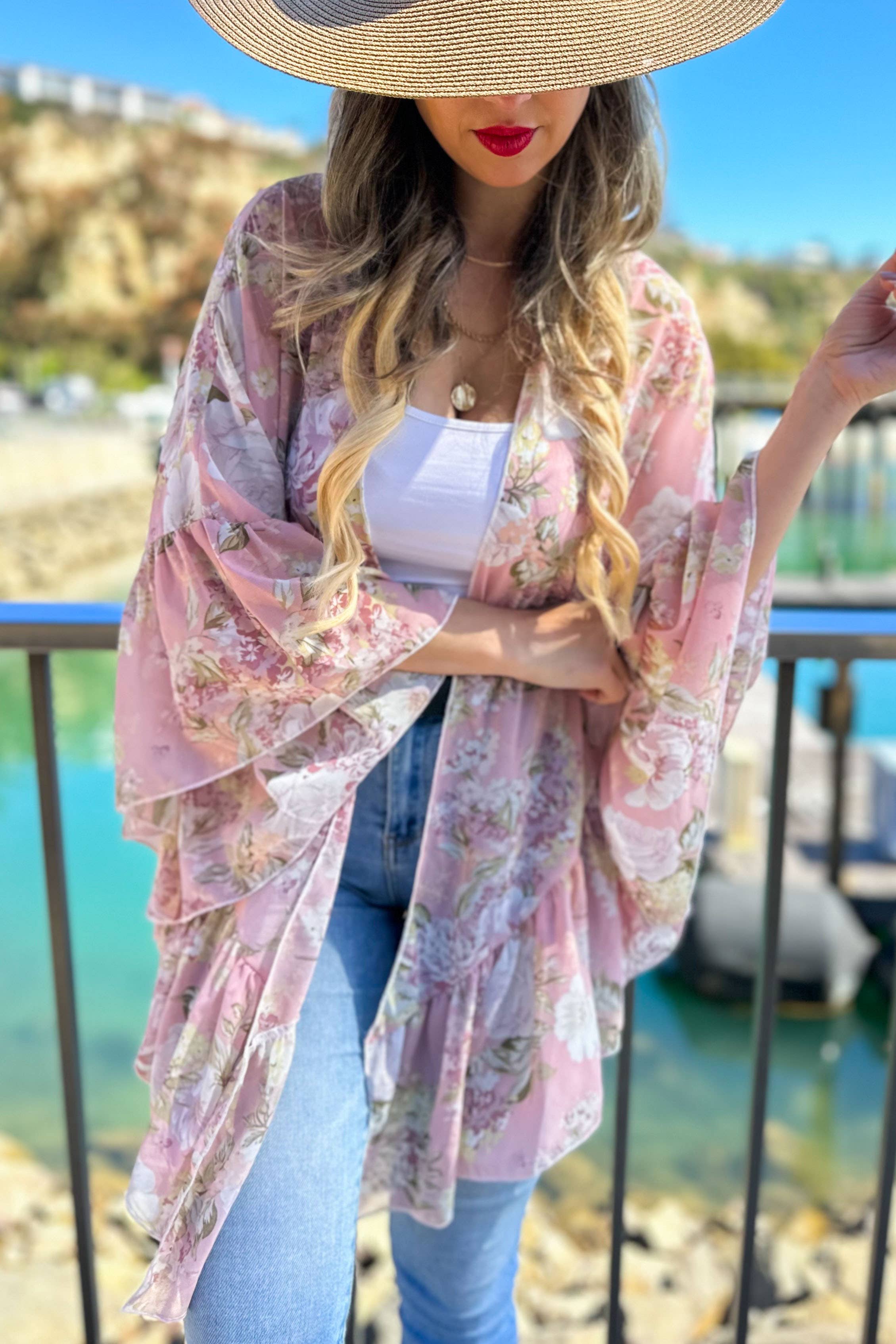 Fard Kimono copricostume in chiffon con stampa floreale e maniche a balze. in vendita all'ingrosso su Faire3