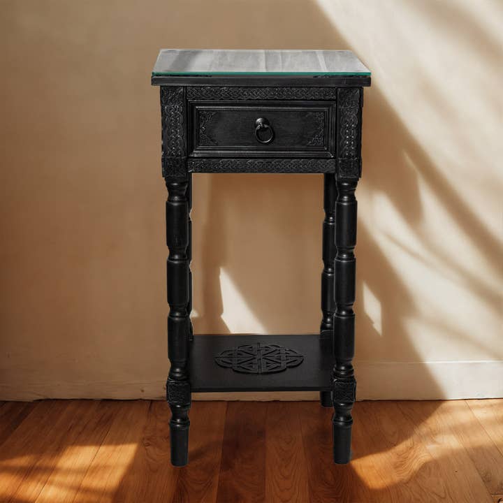 Gotisk sidebord for engroshandel hos Pacific Trading