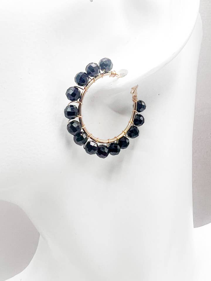 Orecchini in spinello nero per la vendita all'ingrosso da parte di River Lea Jewels