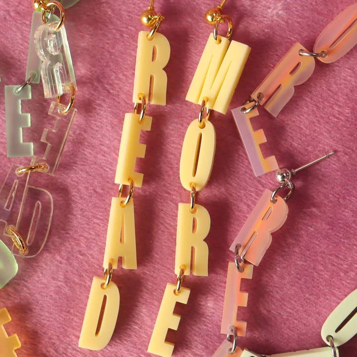 Pendientes colgantes "LEER MÁS" para venta al por mayor de Sunshine Studio