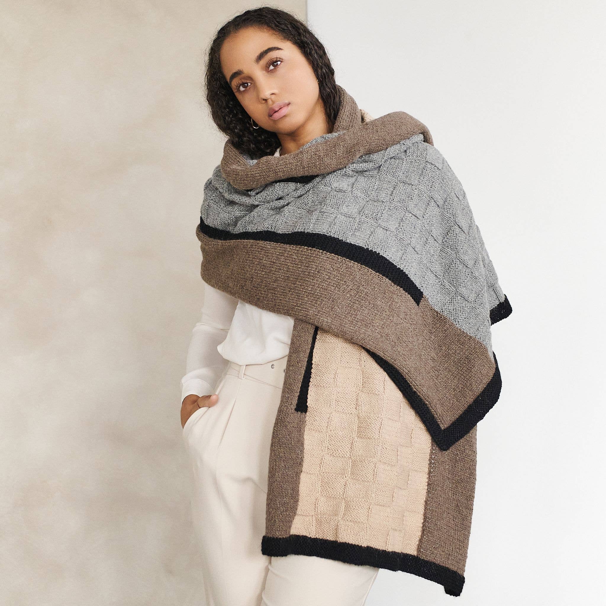 Variously – wholesale Throw blanket – Muhu Hand Knitted Peruvian Alpaca Blanket / Blanket Scarf2