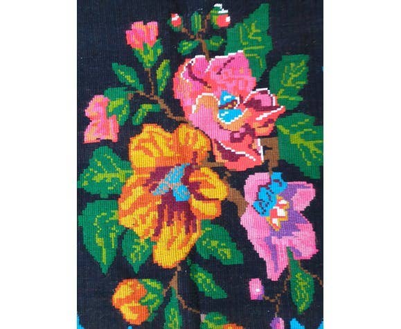 MADE WITH LOVE RO SRL - Vendita all'ingrosso Tappeto - Tappeto vintage rumeno con grandi fiori in colori pastello1