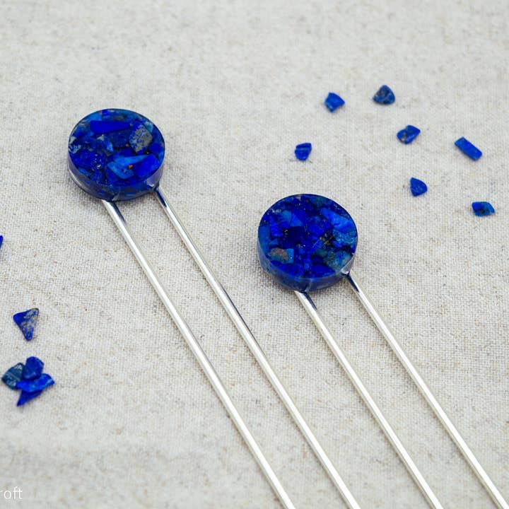 Haarnadel aus Lapislazuli-Harz | Haargabel | Versilbert für den Großhandel von Saskia Wrycroft