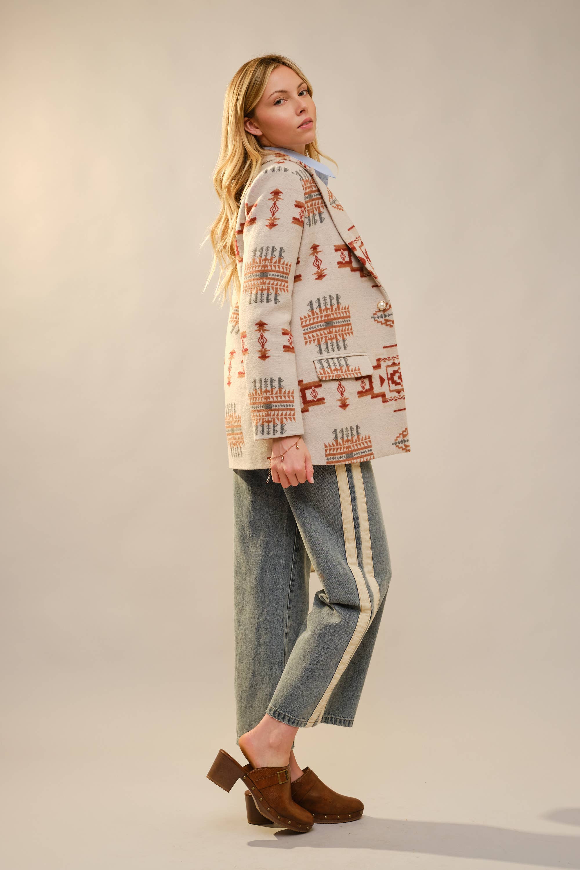 Blue B - Wholesale Blazer - Dames - 37937J Azteekse Jacquard Juweel Knoop Blazer11