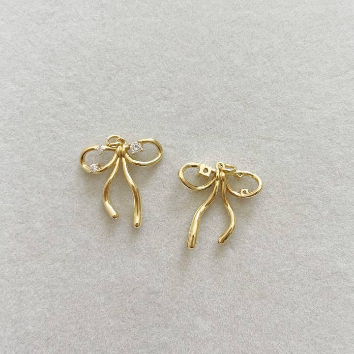 Goldie Charm Bar - Vente Breloques/médailles personnalisées - CHARM NŒUD ÉCLATANT1