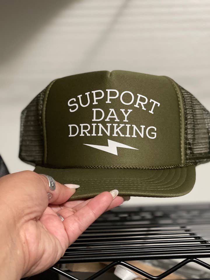 Unterstütze Day Drinking Trucker für den Großhandel von Hill + Hyde&Co