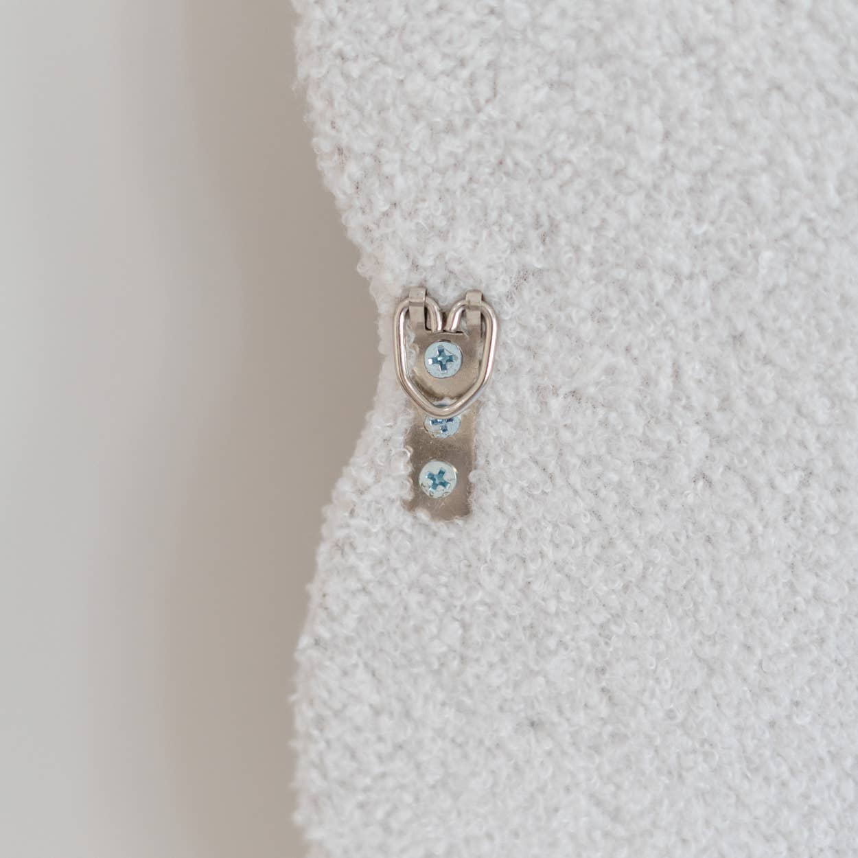 Flamingueo – wholesale Väggspegel – Liten vågig fleece-spegel beige5