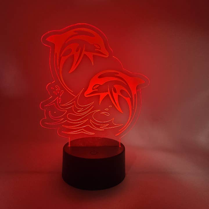 The 308 Collective - Vendita all'ingrosso Lampada da scrivania/d'accento - Lampada a LED Dolphin | Luce marina a forma di delfini che nuotano5