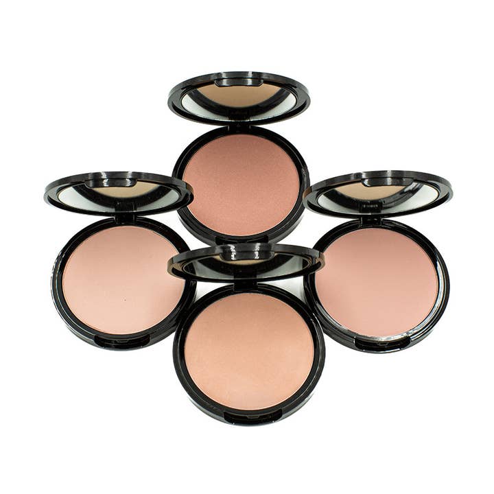 Fond de teint poudre minérale pour la vente par FACE Stockholm