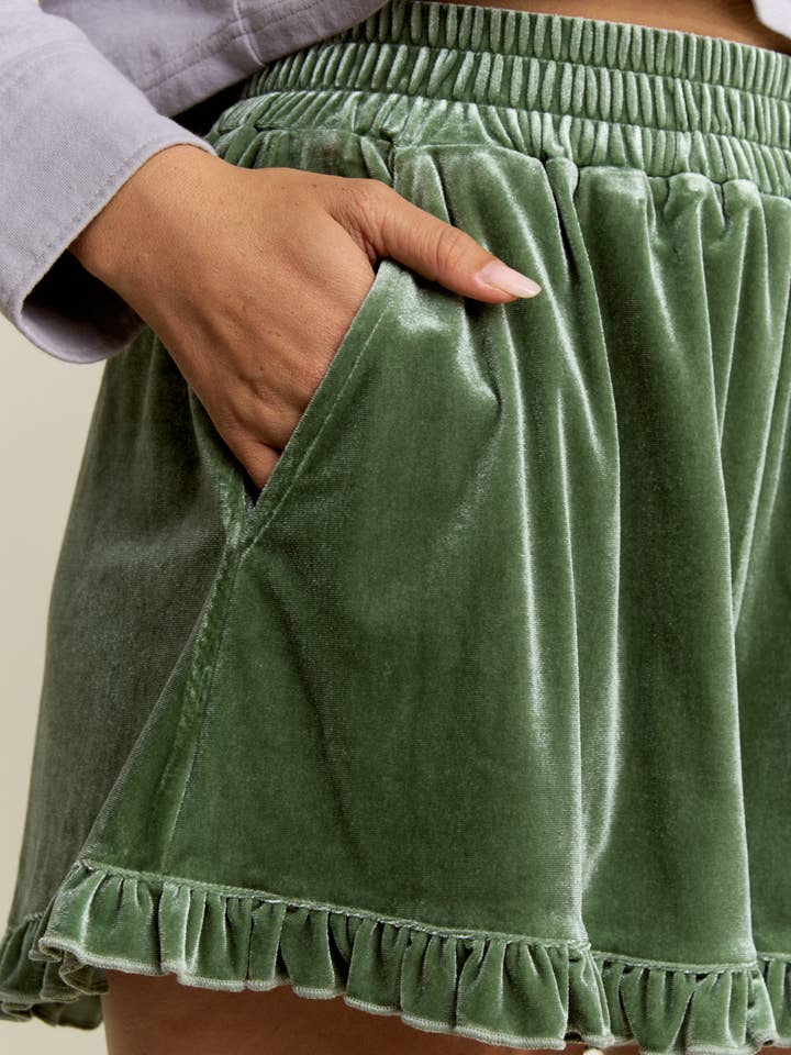 Gerüschte weiche und schicke Velourshorts für den Großhandel von Lara Daisy