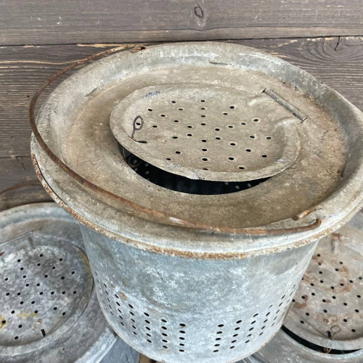 My Amigos Imports – wholesale Bucket/pail – Vintage Metal Bait Bucket-Original-ER-Fishing Pail-Lot #35