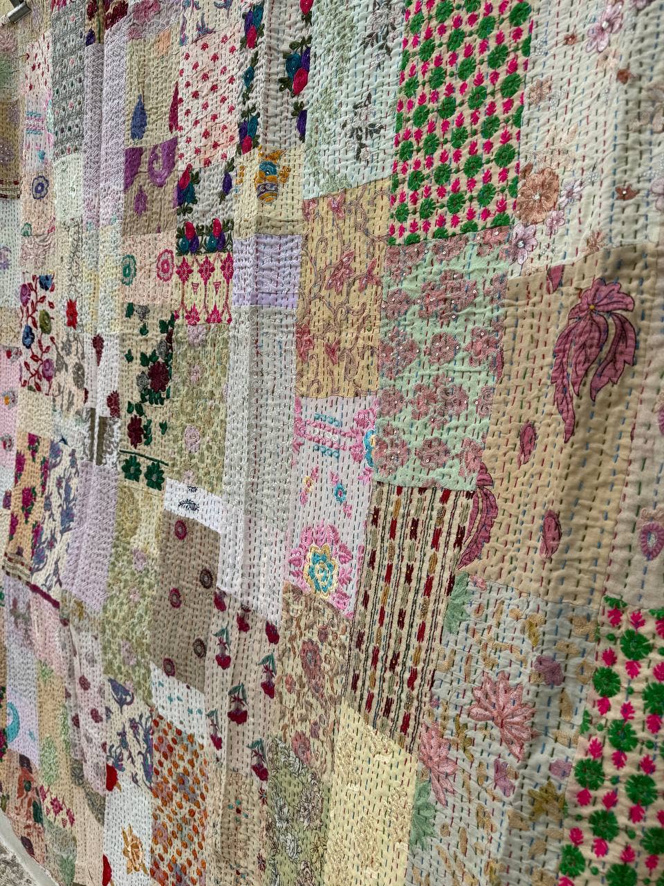 GYPSY STUDIO - Wholesale Quilt - Hand Embroidery Cotton Kantha Patchwork Queen Size Quilts5