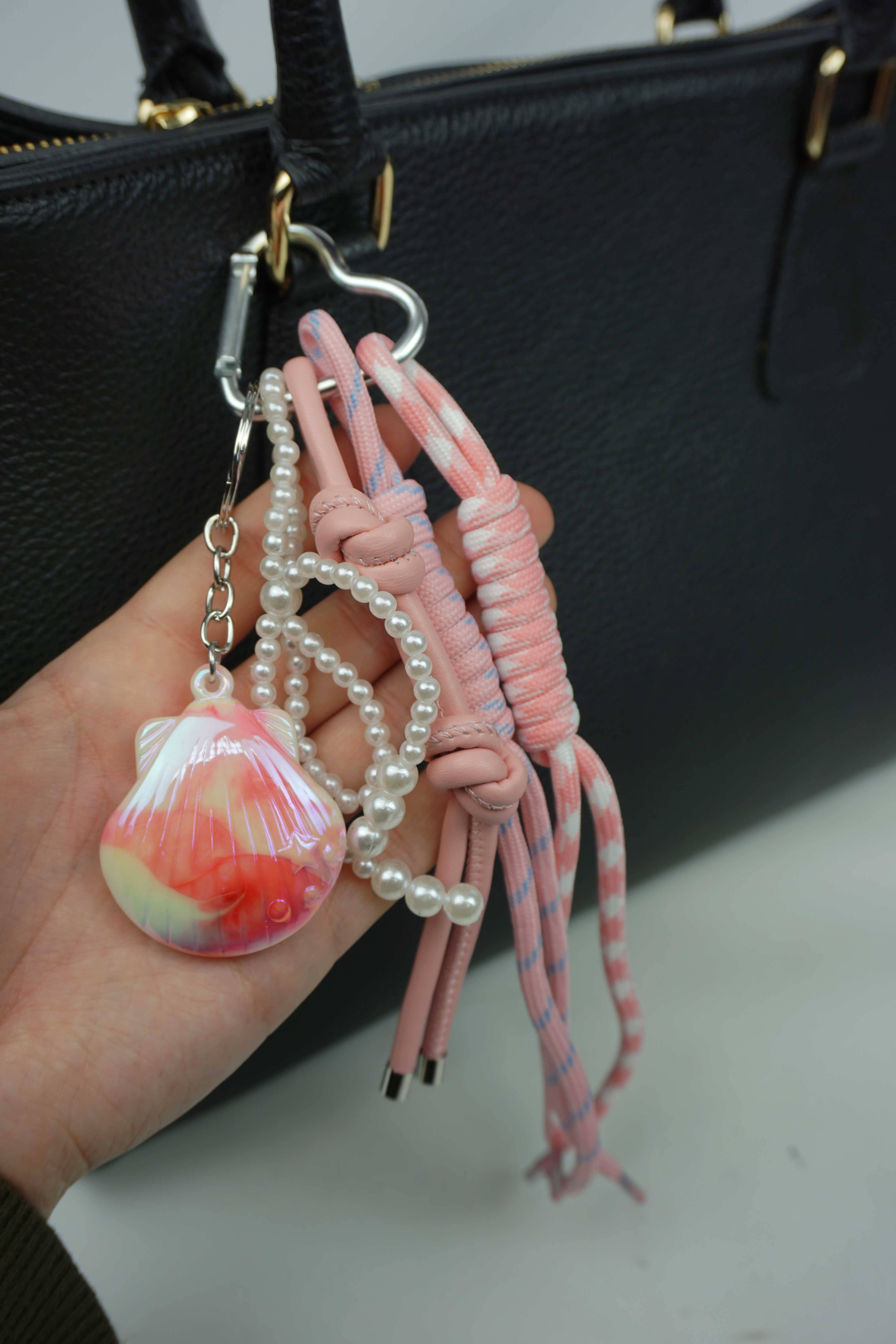 Anais - Wholesale Keychain - Women's - Grigri keychain shell3