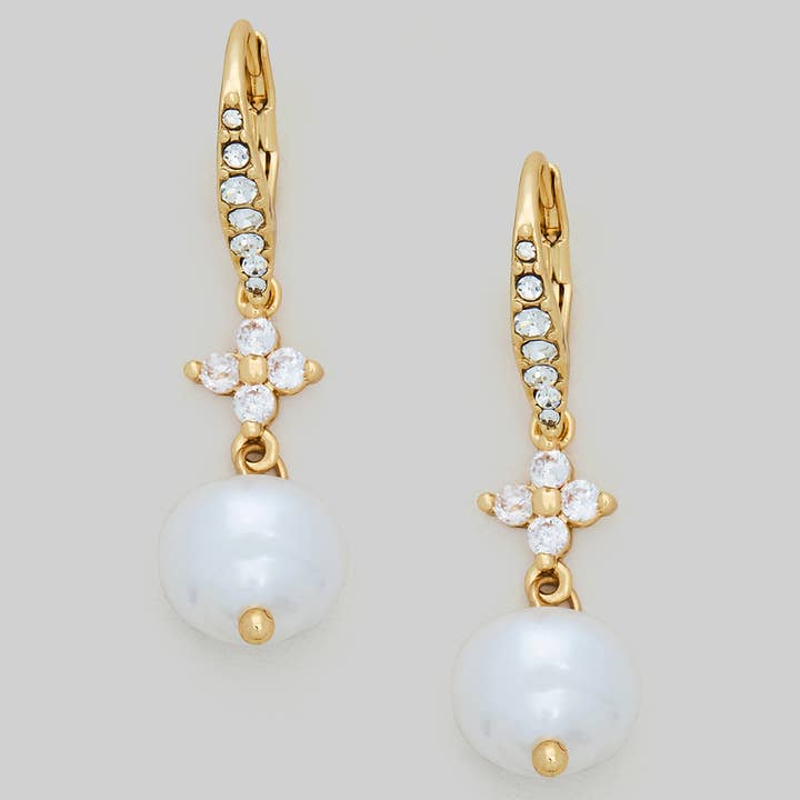 ABRAZADORAS CON PAVÉ DE CIRCONITAS Y COLGANTE DE TRÉBOL Y PERLA para venta al por mayor de Girly