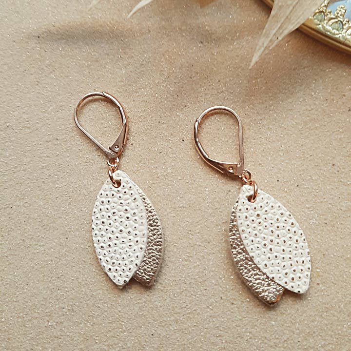 Minimalistische oorbellen LOULOU Ivoor voor wholesale door Ni une ni deux