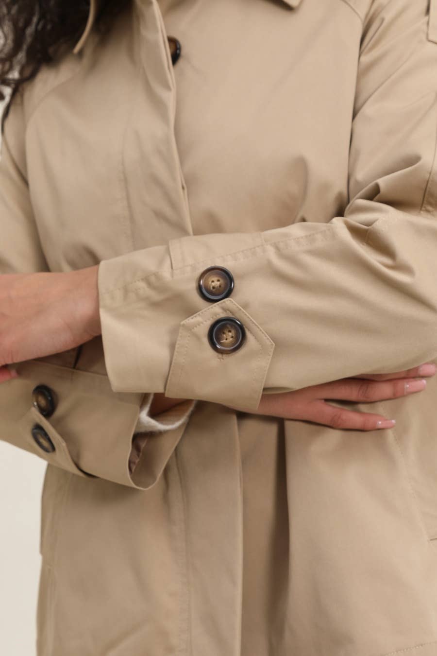 Attrait Paris - Vendita all'ingrosso Trench - Donna - Trench coat corto con bottoni invisibili4