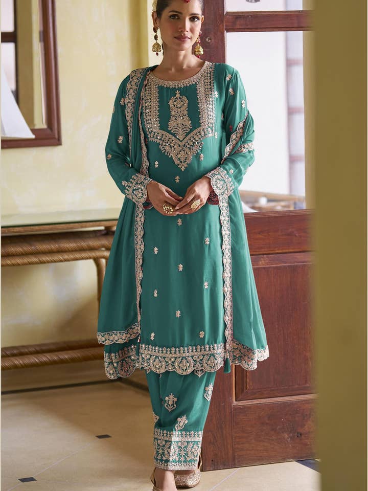 Kameez de seda Chinon color verde azulado con pantalón para festival de bodas indias y pakistaníes - Trabajo de bordado con lentejuelas, trabajo de dori. para venta al por mayor de HATKE BRIDE