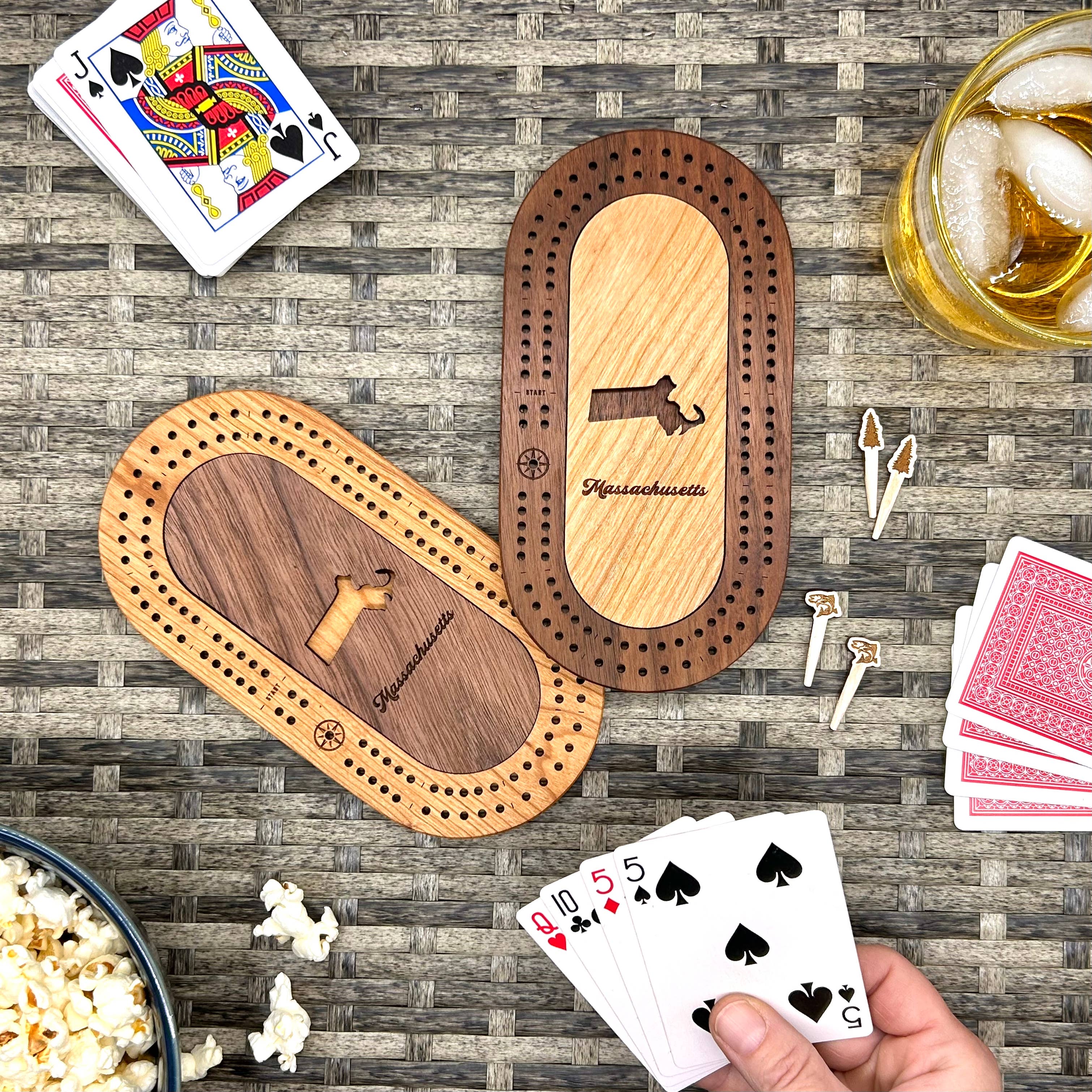 Cast & Carve - Venta al por mayor Juegos de mesa - Juego de minitablas de viaje de EE. UU., con pinzas personalizadas18